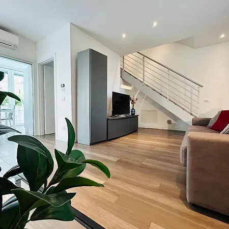 Menotti Attico-flexrent Immobiliare Abissinia Διαμέρισμα