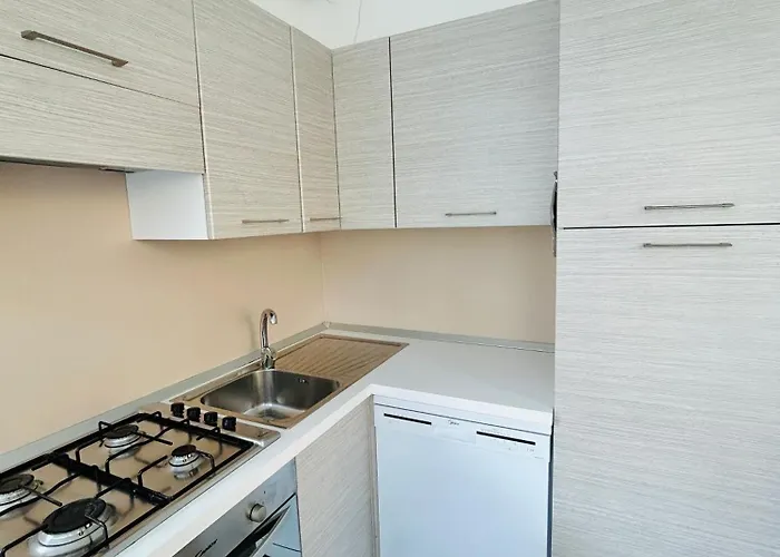 Menotti Attico-flexrent Immobiliare Abissinia דירה ריצ'יונה