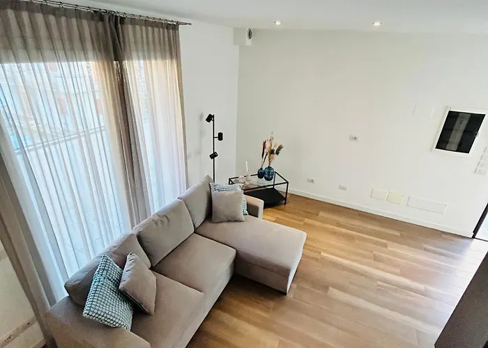 Menotti Attico-flexrent Immobiliare Abissinia ריצ'יונה