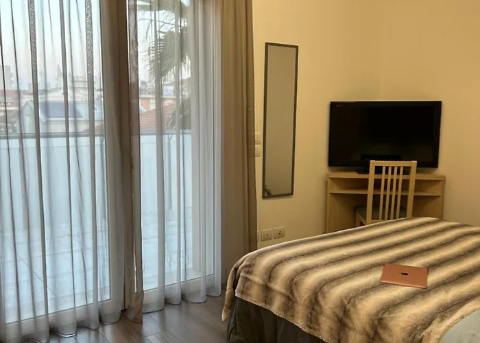 Menotti Attico-flexrent Immobiliare Abissinia 아파트 리치오네